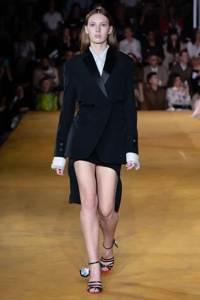 Look 75